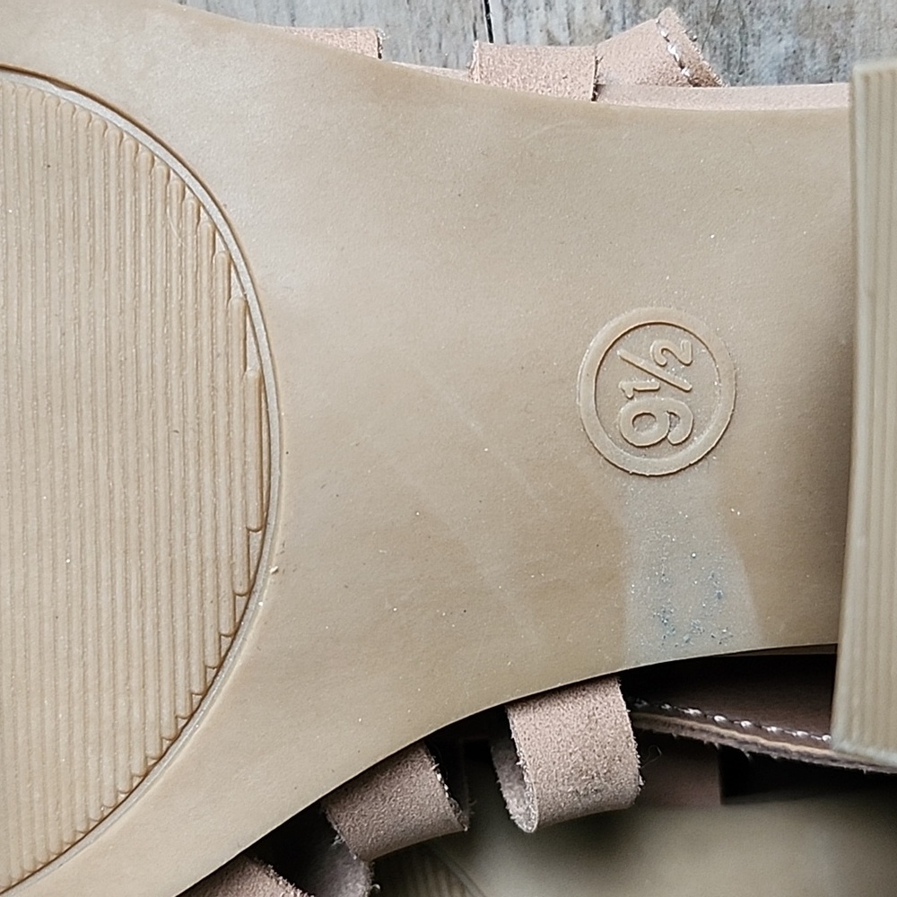 Universal Thread tan mules - Picture 6 of 8